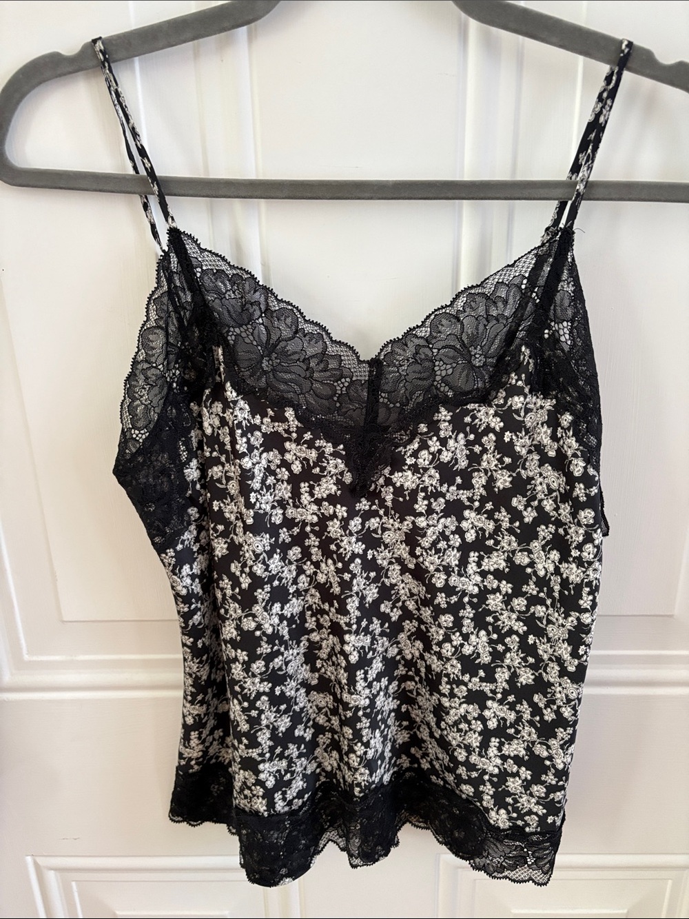 (5/$20) Express Black & White Floral Lace Trim Camisole